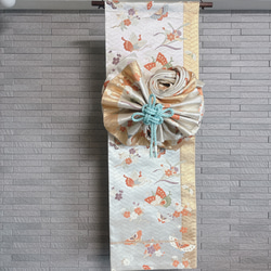 帯をリメイクした飾り結びのあるタペストリー お正月飾りに 玄関に