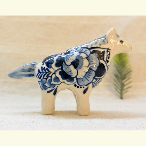 馬の置き物（B) ブルーの植物柄 陶器の絵付け 干支・午年 ウマ・うま