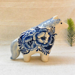 馬の置き物（大きめ A) ブルーの植物柄 陶器の絵付け 干支・午年 ウマ