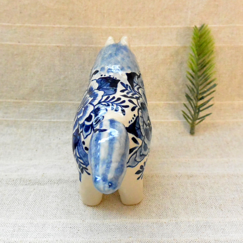 馬の置き物（大きめ B) ブルーの植物柄 陶器の絵付け 干支・午年 ウマ