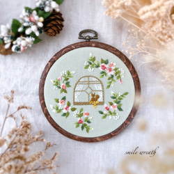 特集掲載【紫陽花の刺繍フレーム 白】大切な方への贈り物やご自分用に