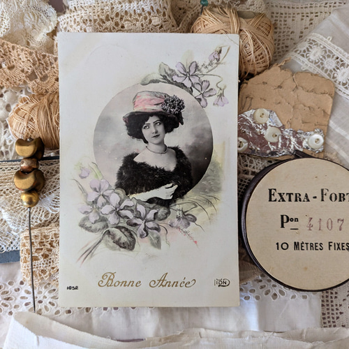 フランスアンティーク ミニョネットとレース、布花 カルトナージュ box
