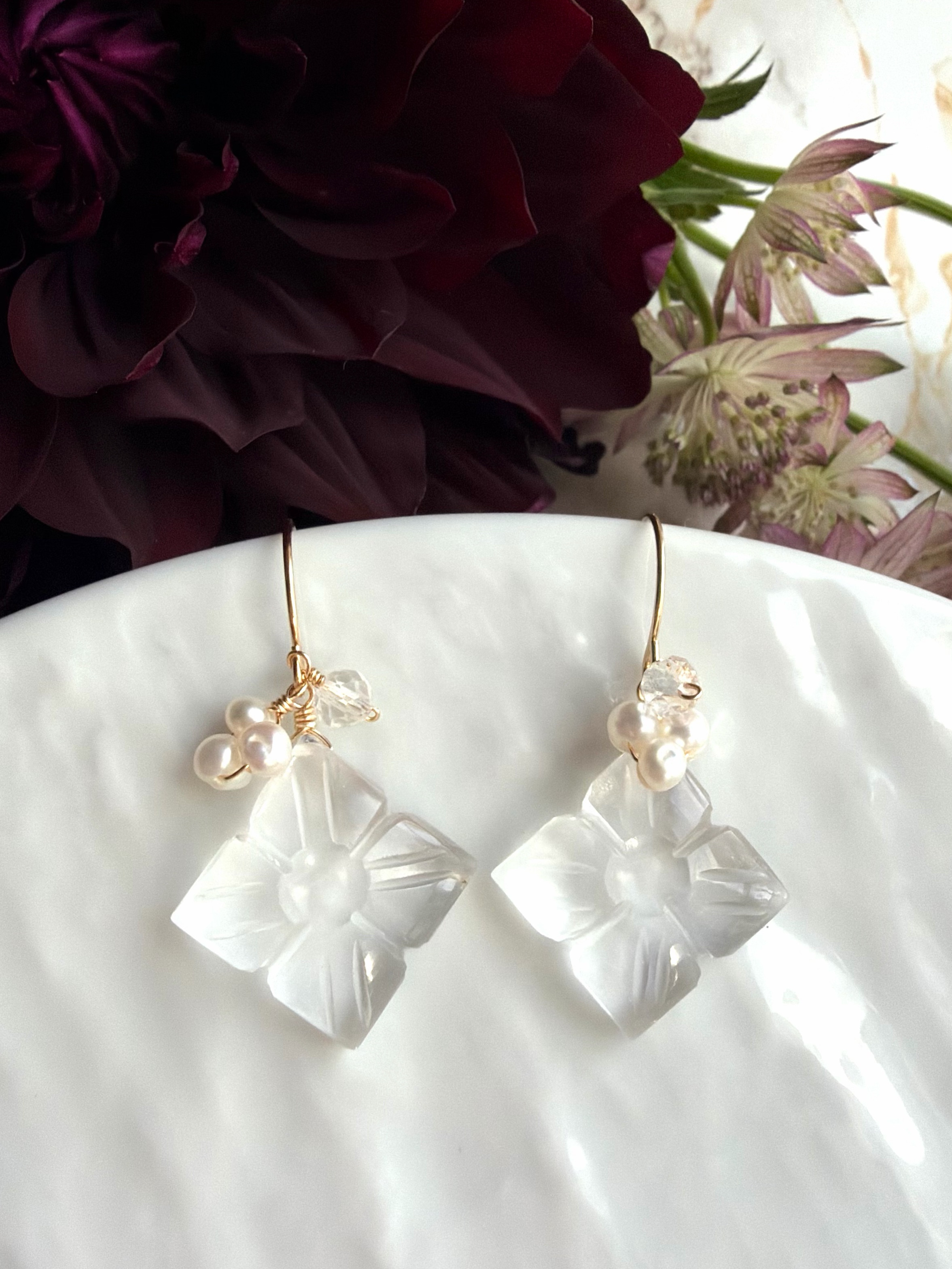 14KGF カランコエカット水晶 淡水パール ピアス