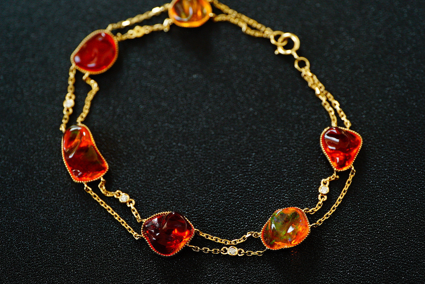 「ユニーク」天然ファイアオパール　  純真　神の石　10月誕生石　K18  ブレスレット　9.1ct 天然ダイヤモンド