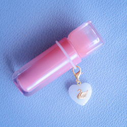 《色が選べる》チェコガラス 白鳥のめじるしアクセサリー⟡˖·アンブレラマーカー、めじるしチャーム、真鍮、モノトーン、白黒 14枚目の画像