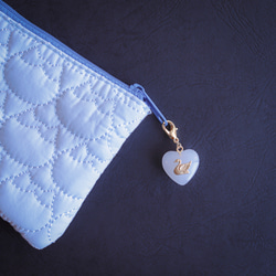 《色が選べる》チェコガラス 白鳥のめじるしアクセサリー⟡˖·アンブレラマーカー、めじるしチャーム、真鍮、モノトーン、白黒 8枚目の画像