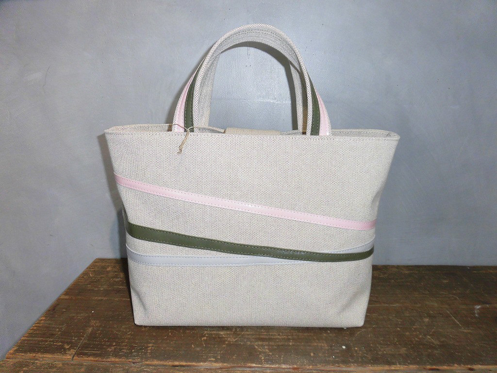 トートバッグ・革でアクセント・