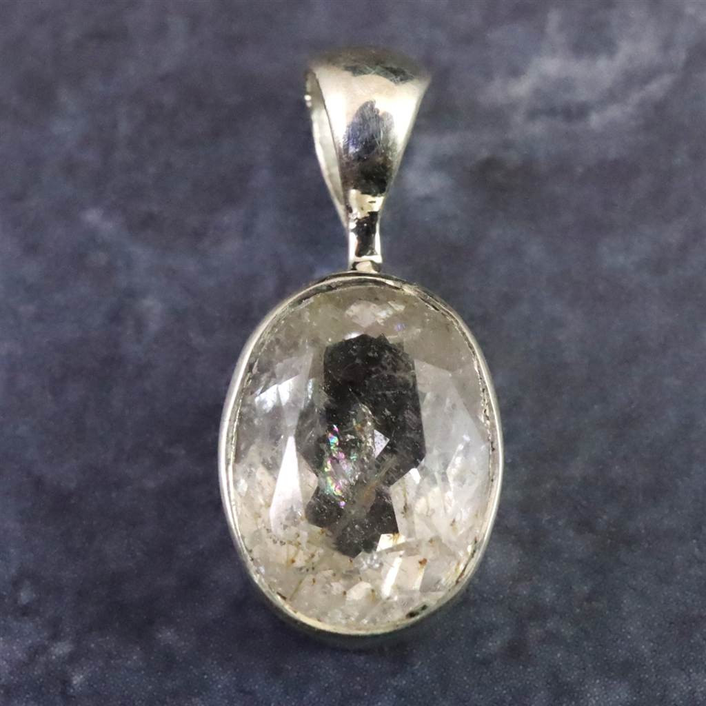 ロシア産 フェナカイト 10X7mmオーバルカット ペンダント 1.5g #76196