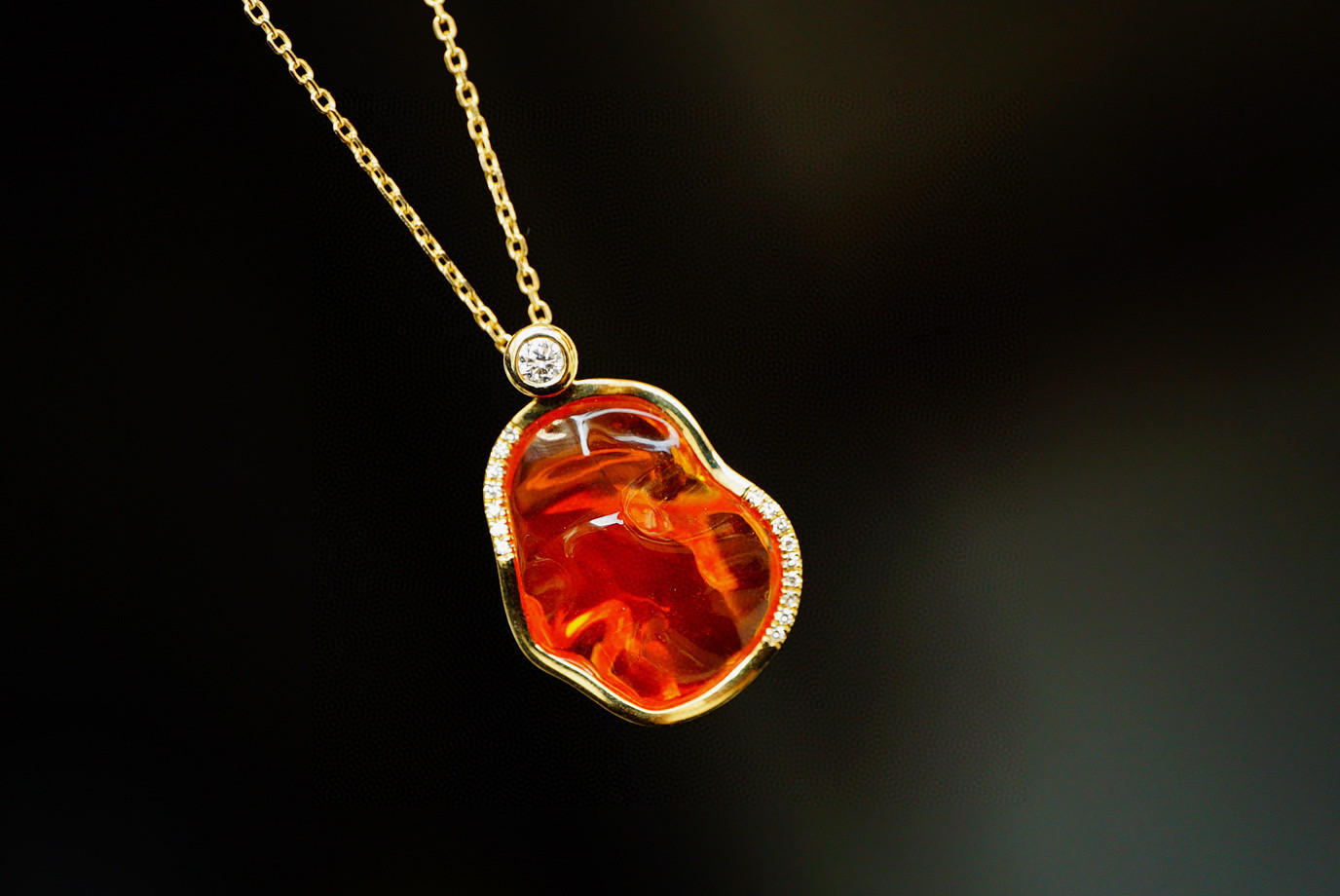 「ユニーク」天然ファイアオパール　  純真　神の石　10月誕生石　K18 ネックレス　天然ダイヤモンド 4.5ct