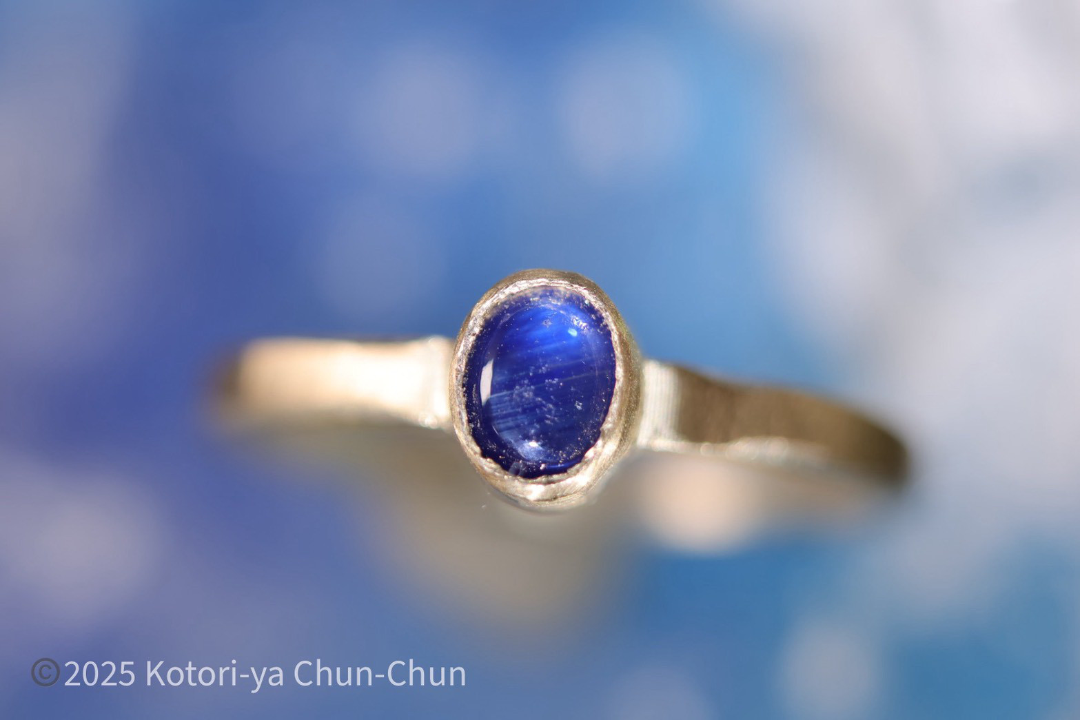 【小鳥屋ジュエリー】ロイヤルブルー・成長線入りスターサファイア・K10YGリング【天架橋】