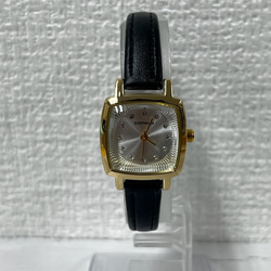 早い者勝ち！ ブレスレット風腕時計（6325）ブルーカラー 腕時計