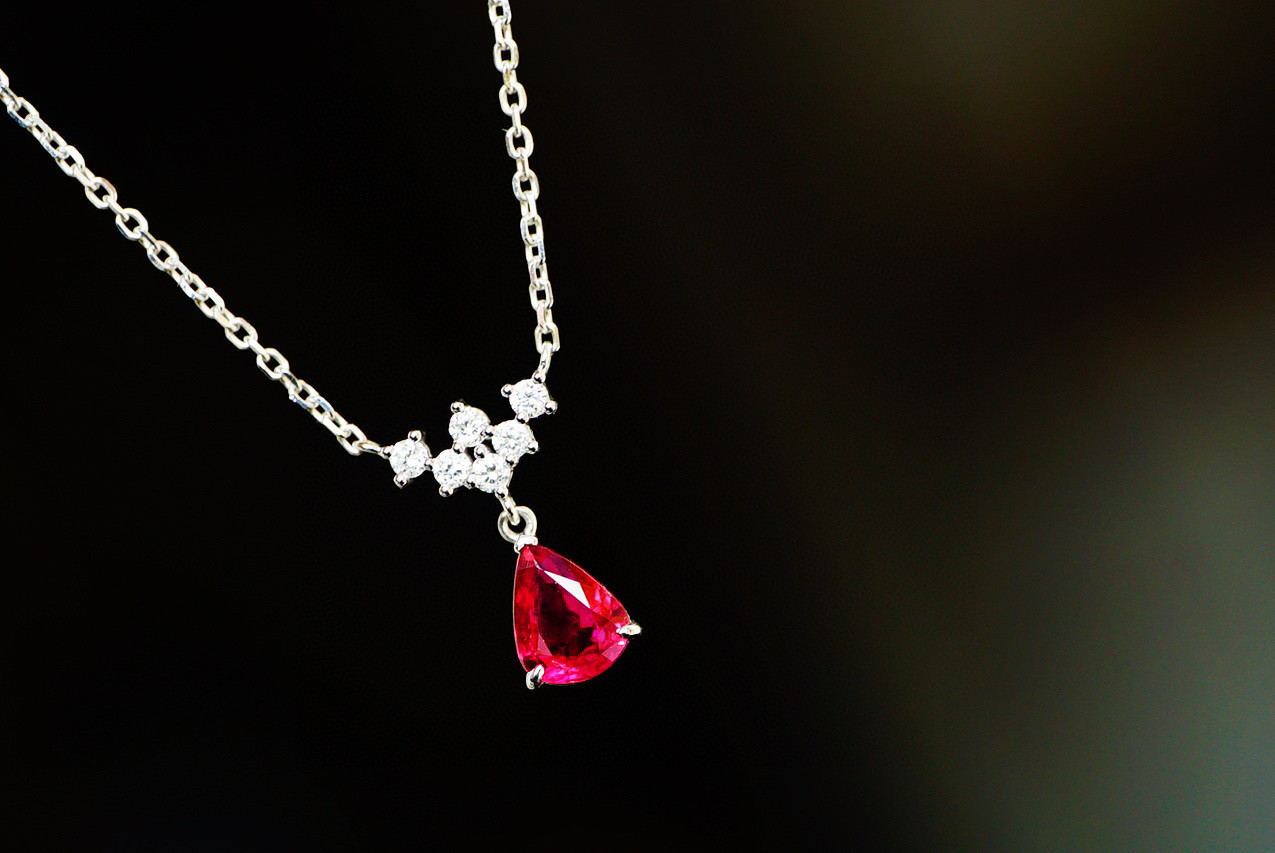 「ギフト」K18  天然ルビー　天然ダイヤモンド　純愛　女性　女王　ネックレス 0.57ct