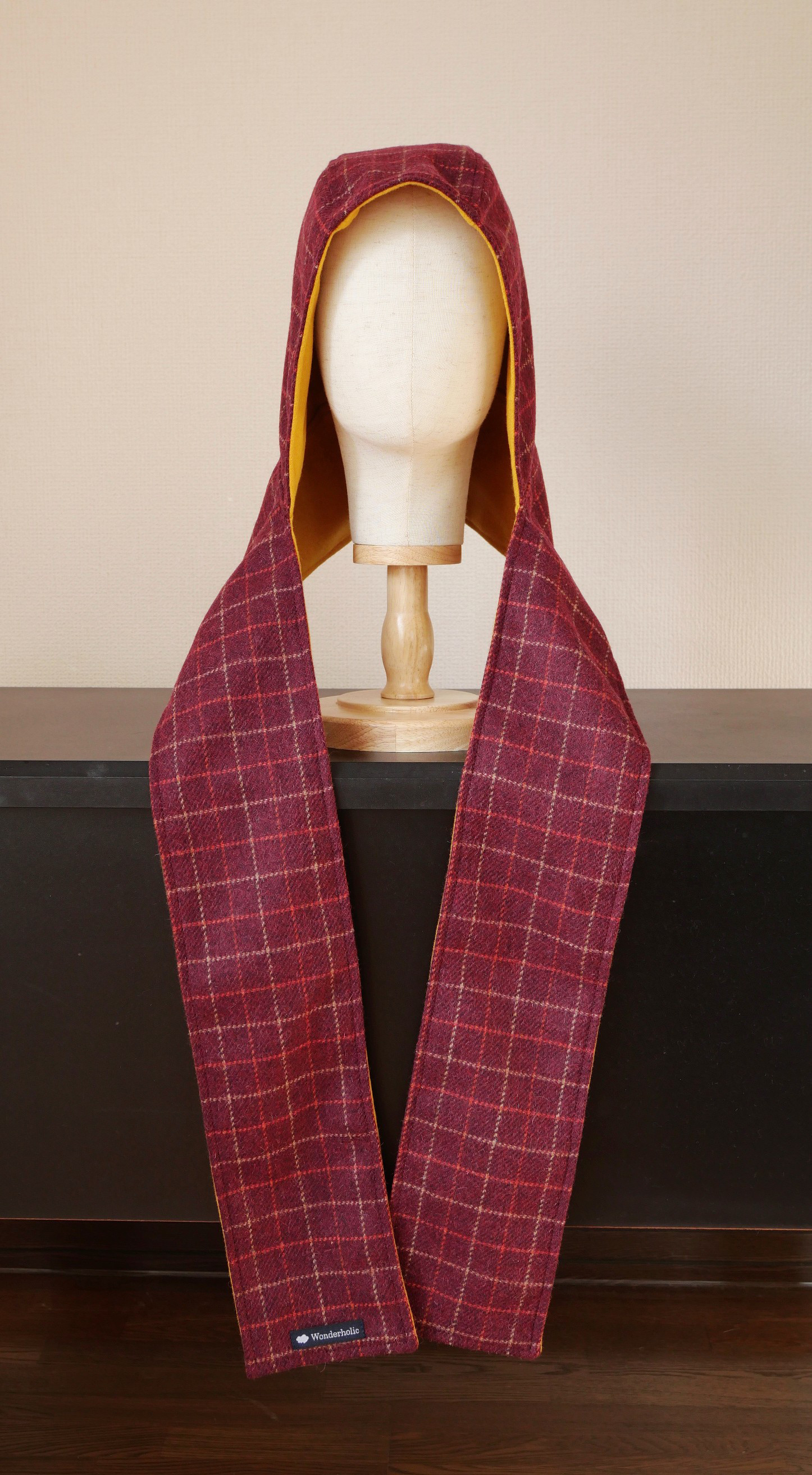 ＜値下げ＞フード付きマフラー　エンジの格子とカラシフラノのリバーシブルマフラー