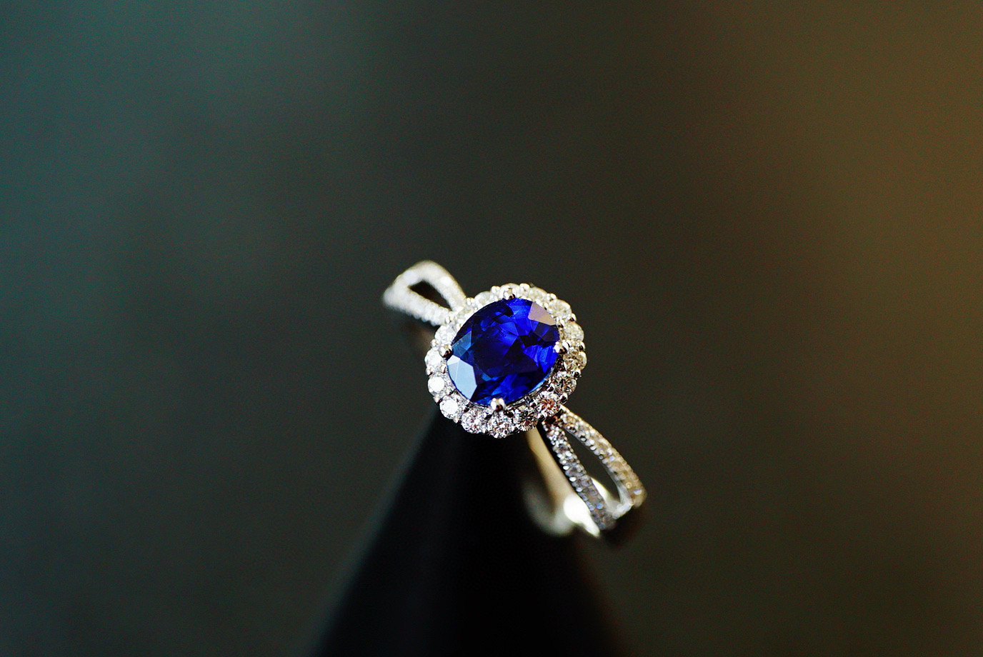 「定番」天然サファイア　天然ダイヤモンド　リング　成功　誠実　慈愛　9月誕生石 高貴　K18 0.98ct