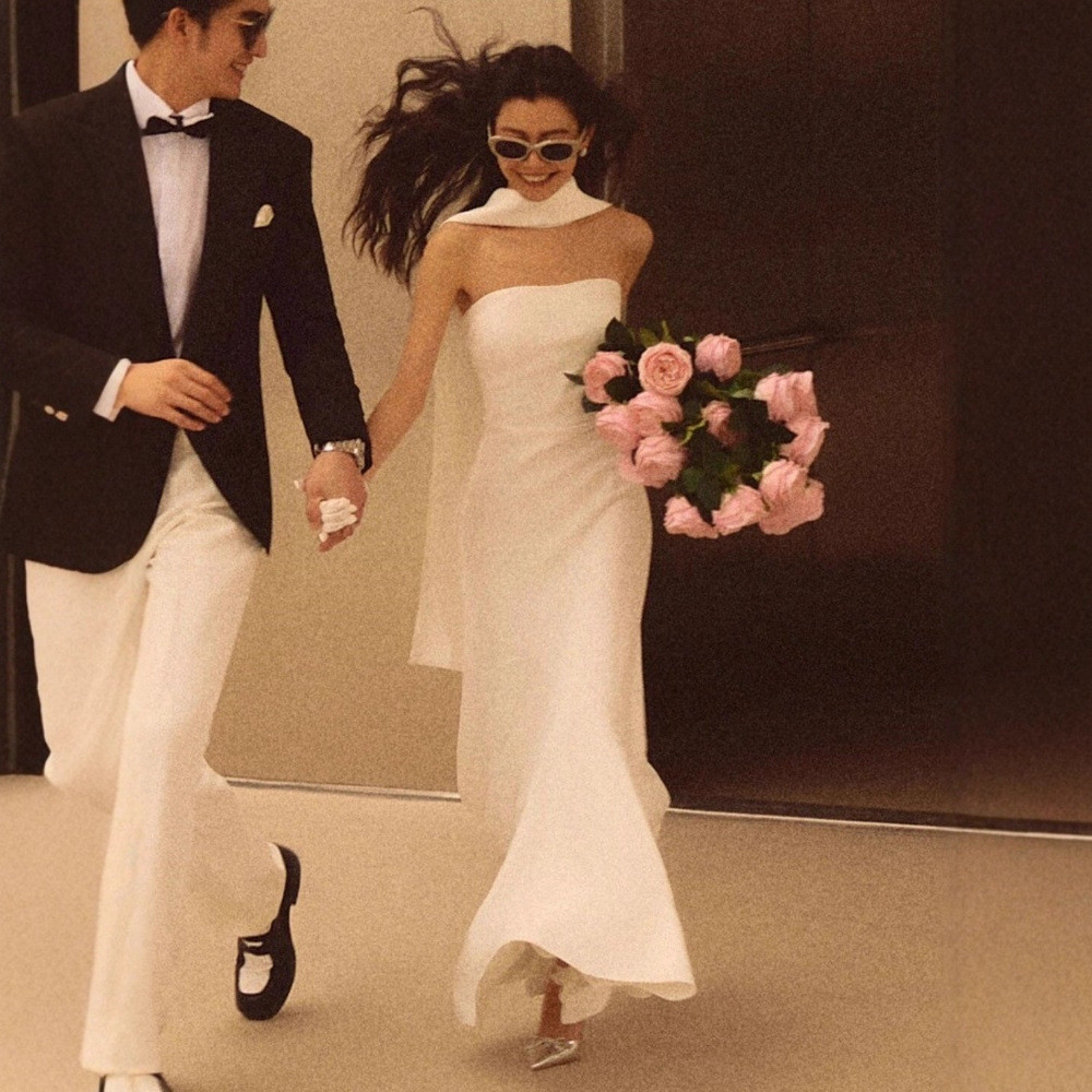 ウェディングドレス 白黒 サテン シンプル ノースリーブ おしゃれ 韓国風 花嫁 二次会 前撮り お呼ばれ AK372