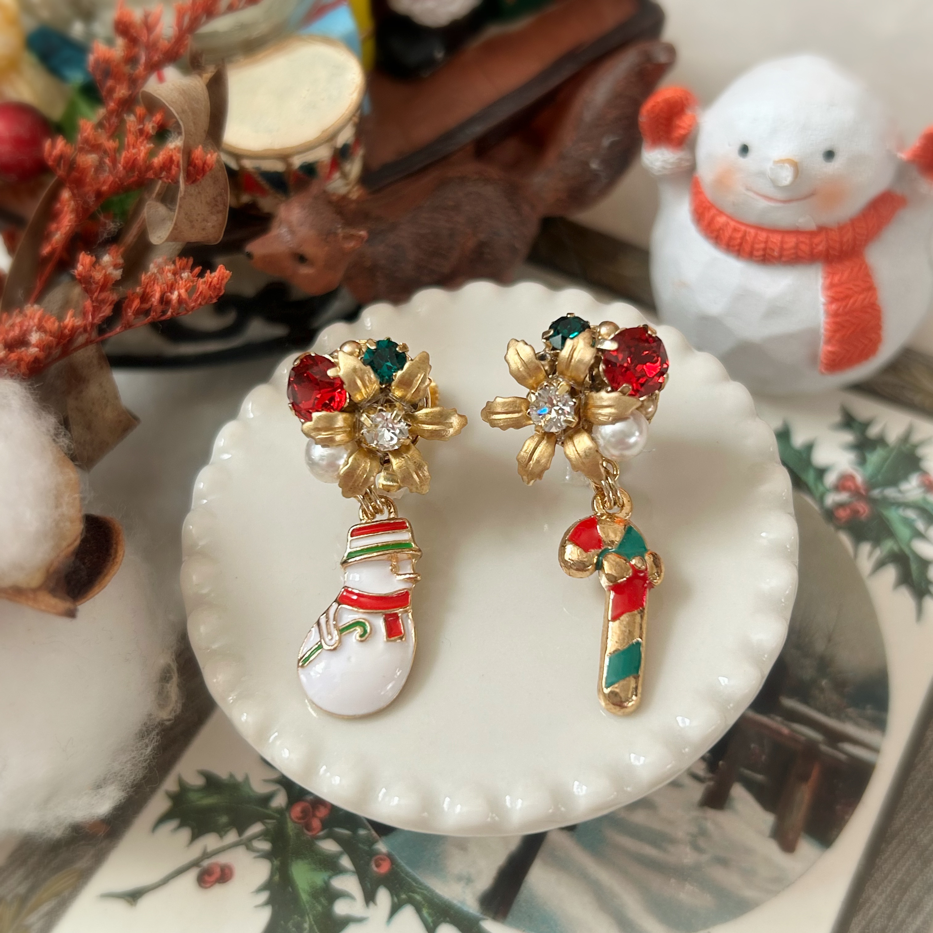 雪だるまとキャンディーケーンイヤリング【クリスマス･パーティー･花･冬･赤･緑･スワロフスキー】{RPG-1067er}
