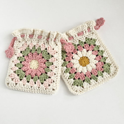 巾着ポーチ 花モチーフ コットン かぎ針編み ピンク 黄緑 デイジー
