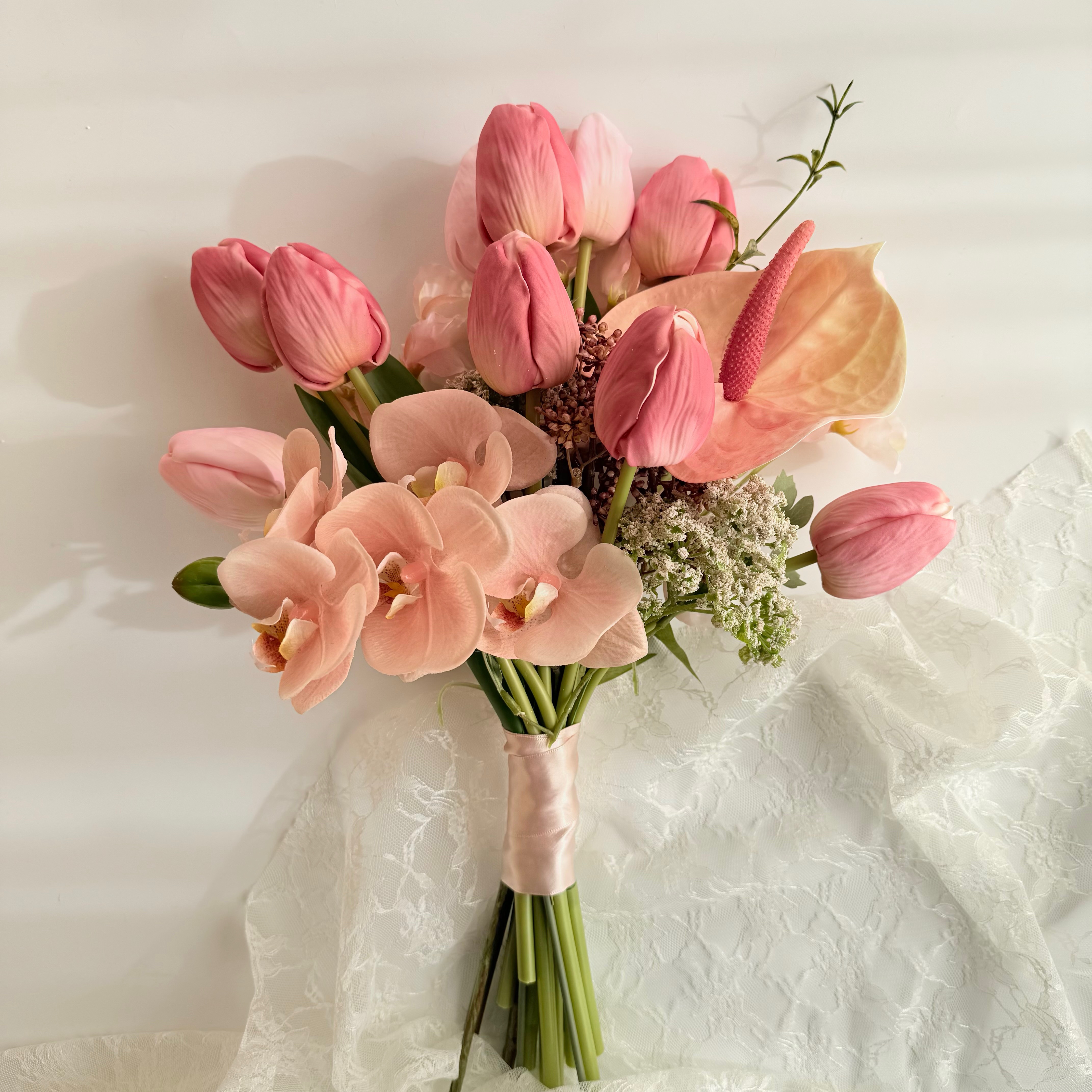 胡蝶蘭♡クリームピンク♡ニュアンスカラーチューリップ♡ウェディングブーケ＆ブートニア　アーティフィシャルフラワー