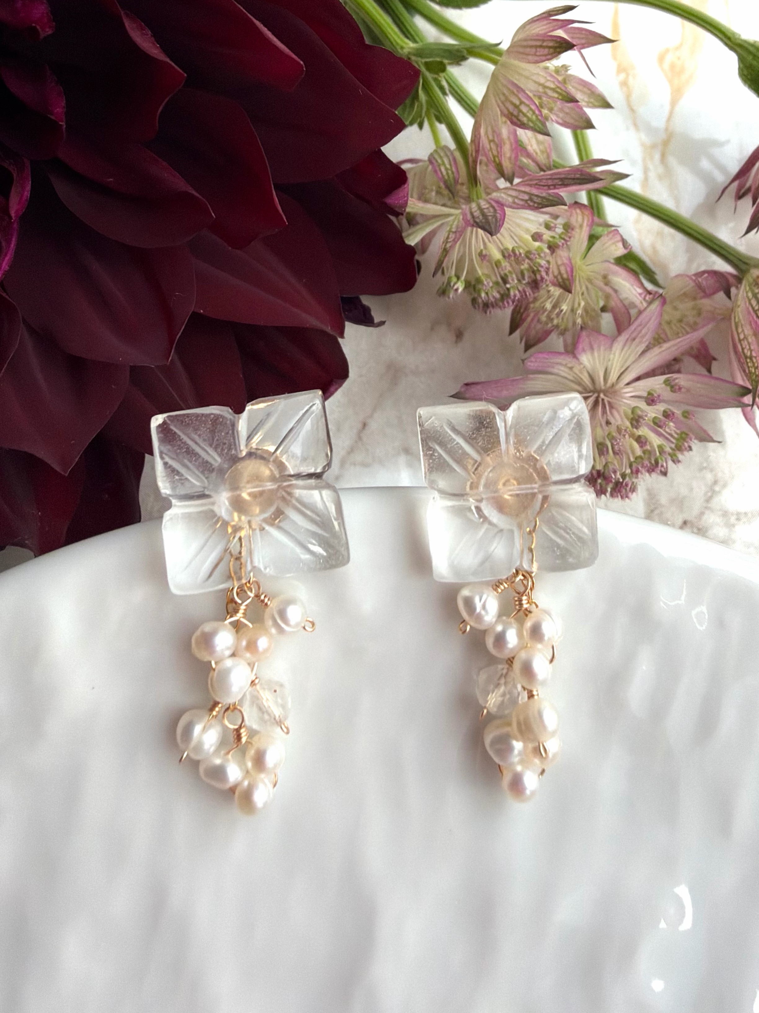 14KGF カランコエカット水晶 淡水パール スタッドピアス