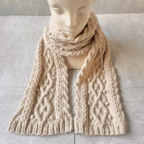 ハンドメイド アラン模様マフラー　 手編み　ベージュ♪ 軽くて暖かい 手編みのアラン模様のマフラー 【受注生産 マフラー