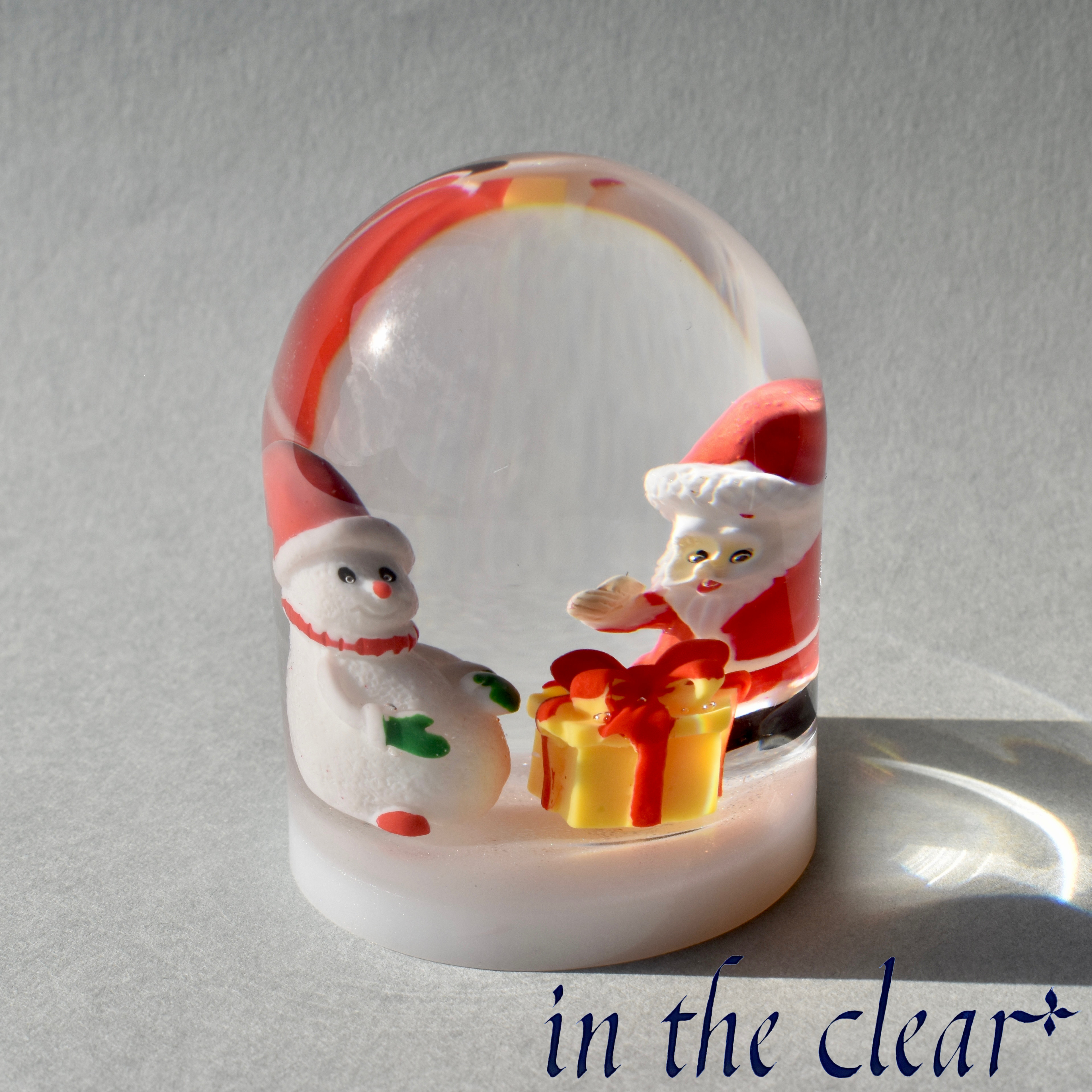 サンタクロースと雪だるま　レジン　ガラスドーム風