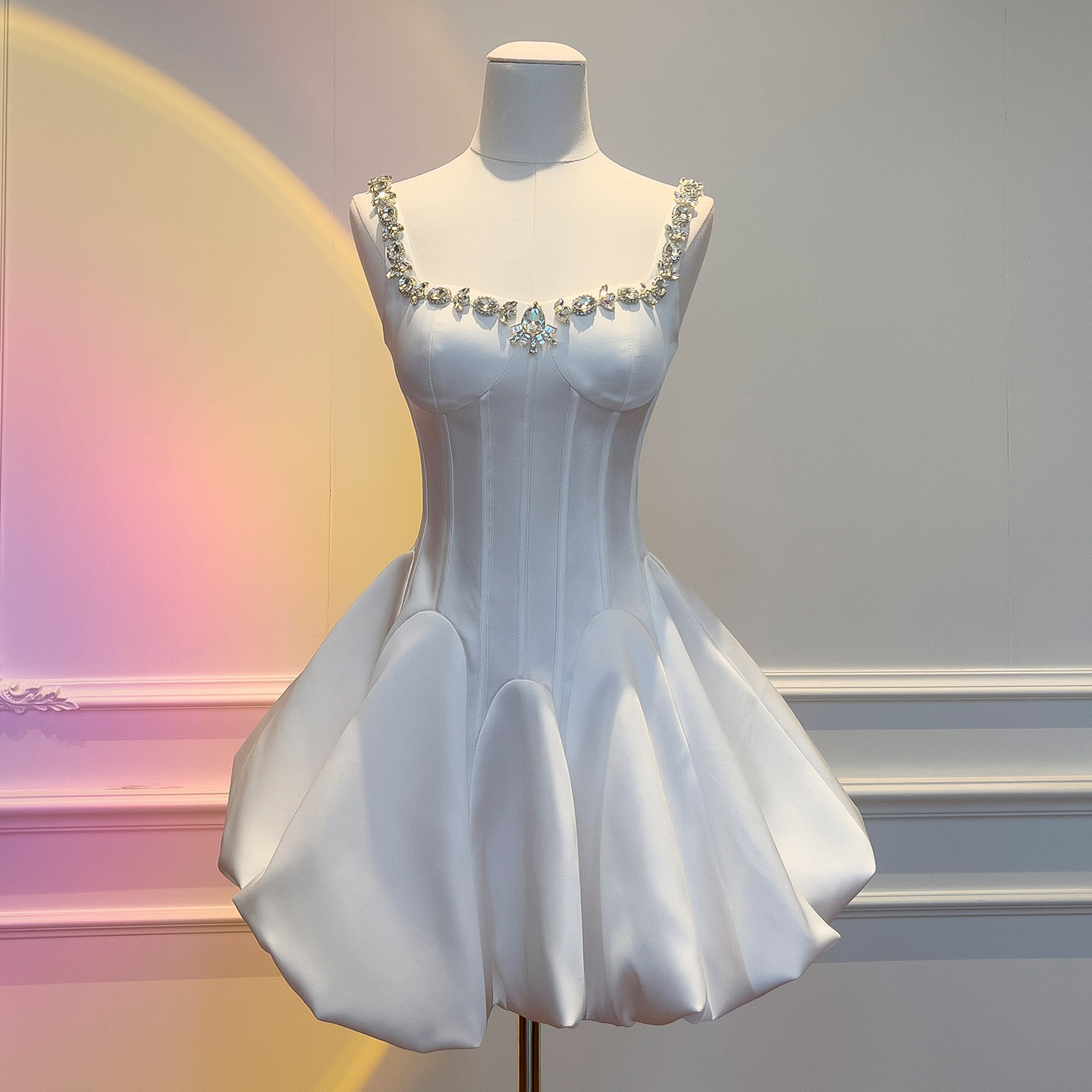 白 パール 綺麗 ウェディングドレス パーティー 高級感 ショート丈 可愛い 韓国風 お呼ばれ 二次会 69498