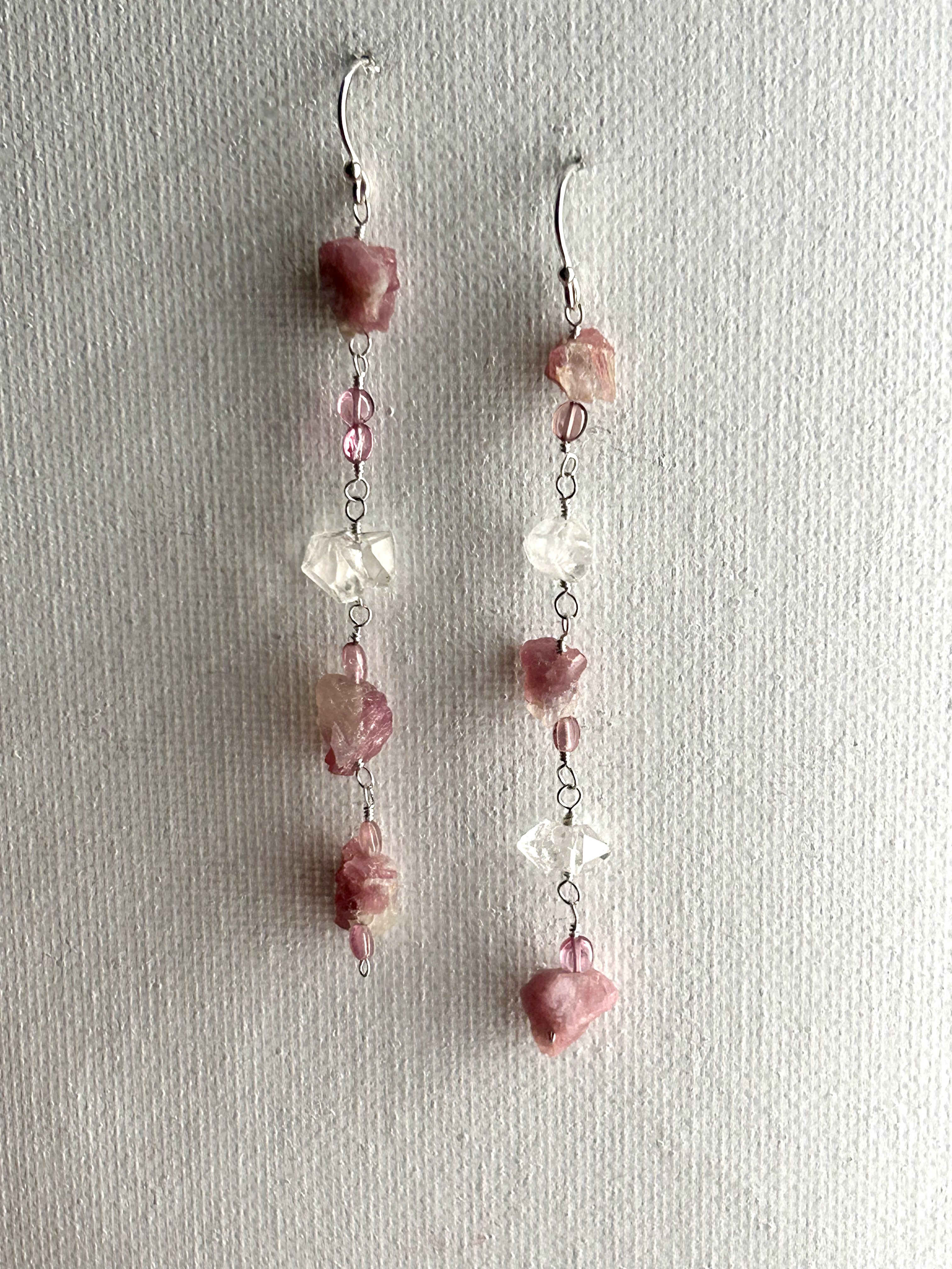 ピンクトルマリン原石とハーキマーダイヤモンドのピアス （原石〈ラフロック〉× タンブル／Silver925）