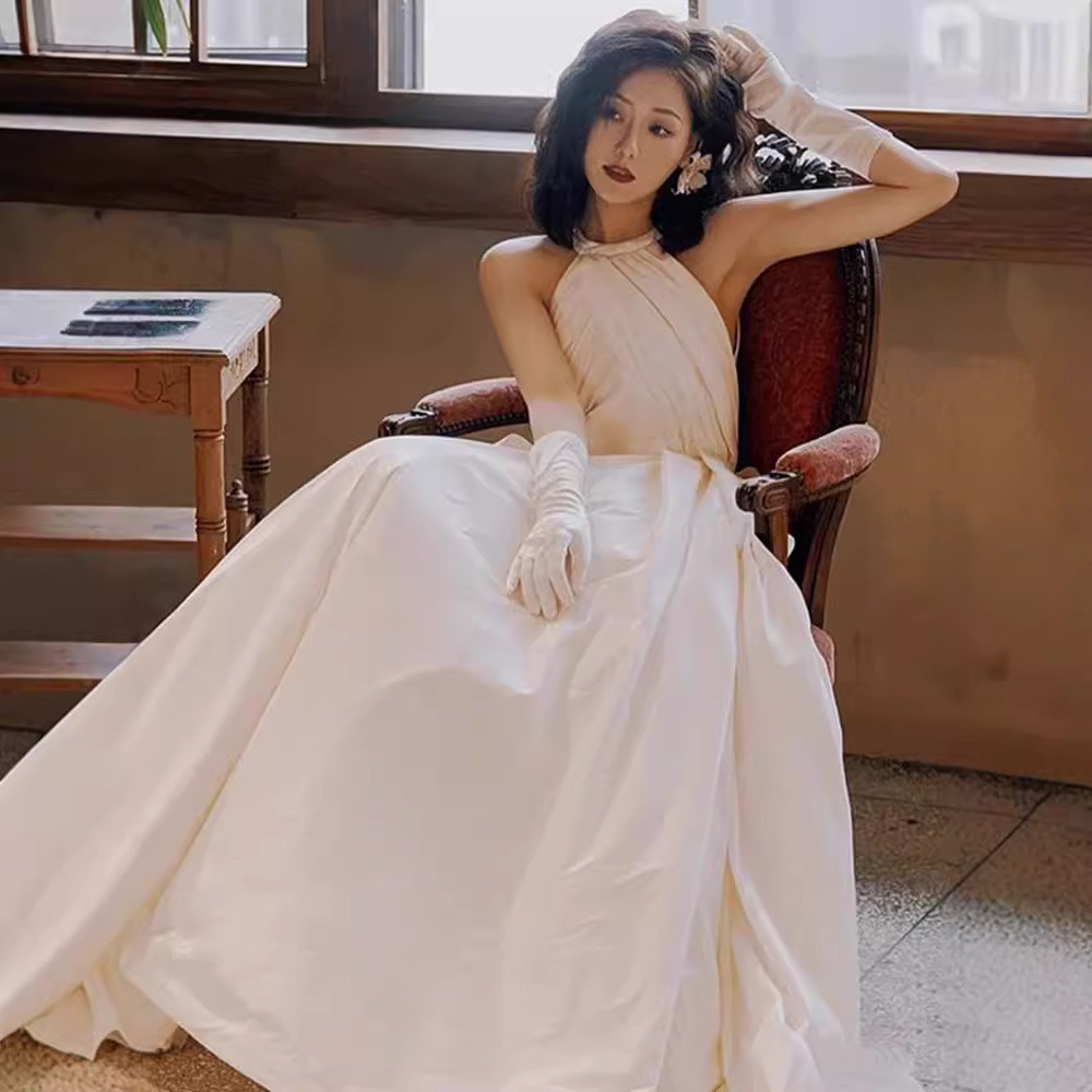 ウェディングドレス 白 黒 サテン シンプル ノースリーブ おしゃれ 韓国風 花嫁 前撮り お呼ばれ AK383