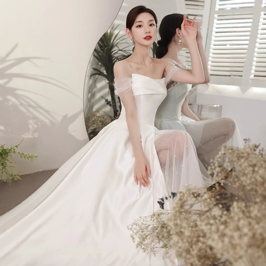 ウェディングドレス 白 黒 サテン シンプル オフショルダー おしゃれ 韓国風 花嫁 前撮り お呼ばれ AK384
