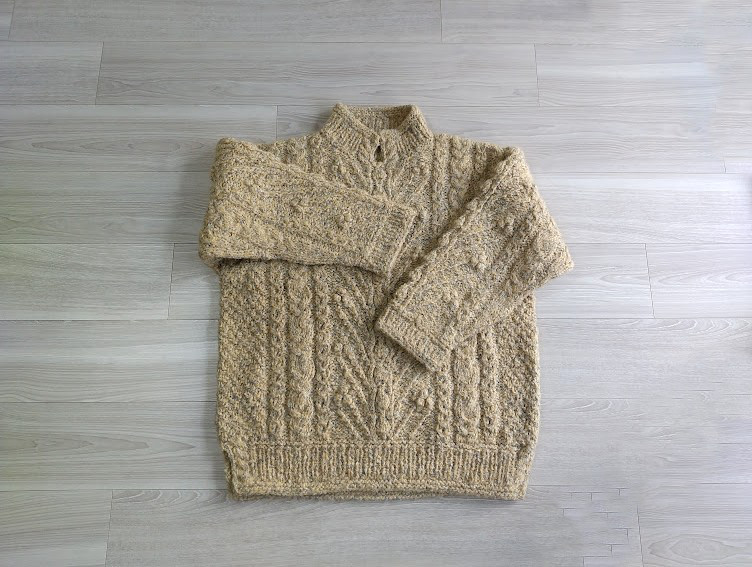 イチョウ並木みたいなセーター