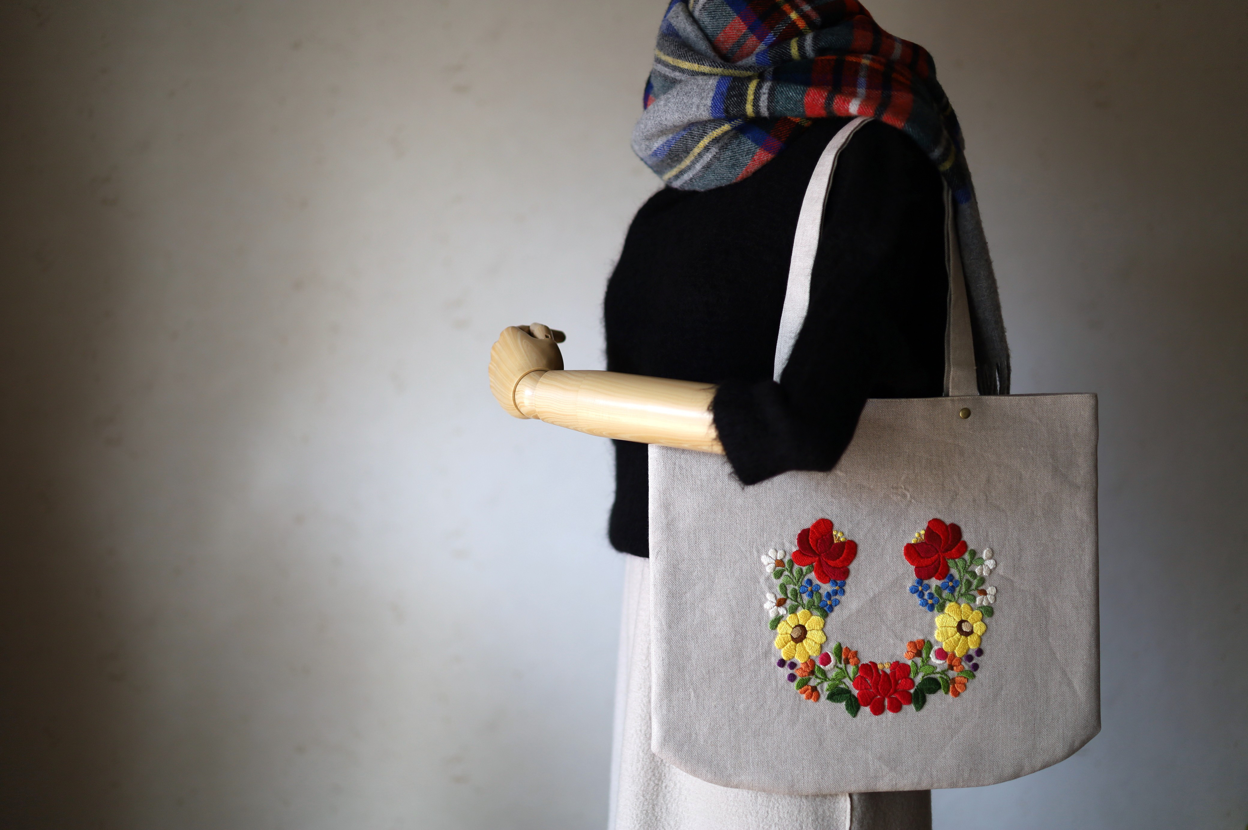 リネン　花刺繍トートバッグ