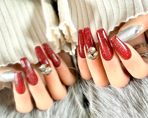 真紅フラッシュ×ビジュー×リボン ギャルネイル ロングネイル 派手