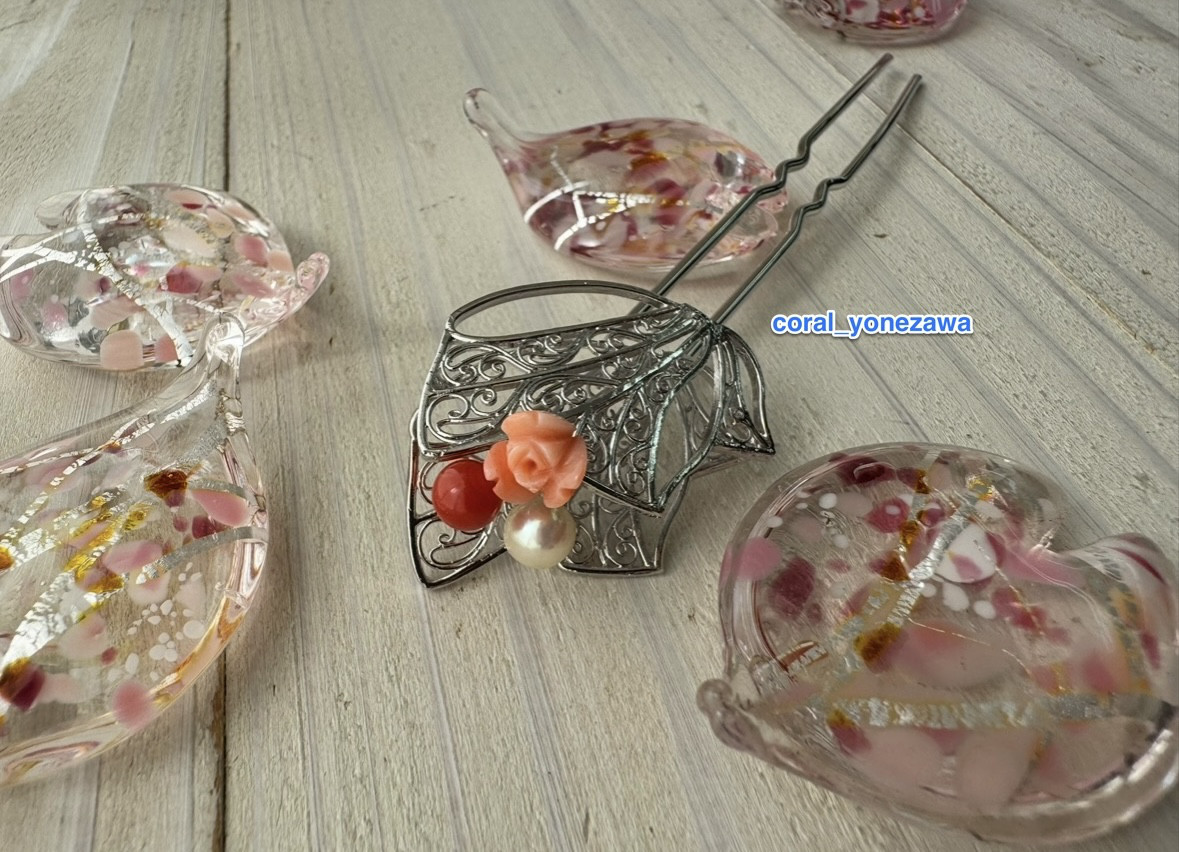 【一点もの　オンリーワン　高知製　土佐珊瑚　かんざし】アコヤ真珠・ピンク珊瑚花彫刻