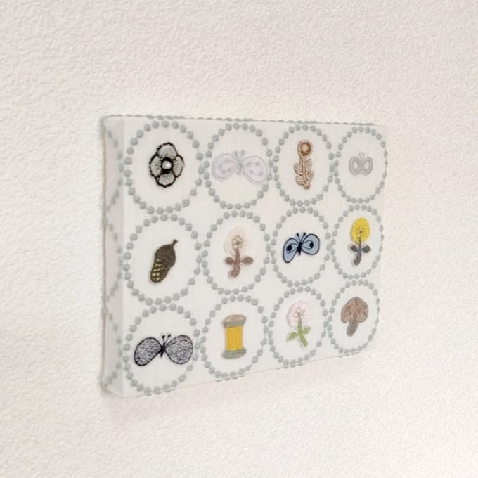 ミニ　ファブリックパネル　ミナペルホネン　タンバリン　スキップ　チョウチョ　北欧　クリスマスプレゼント　オシャレ　白　青