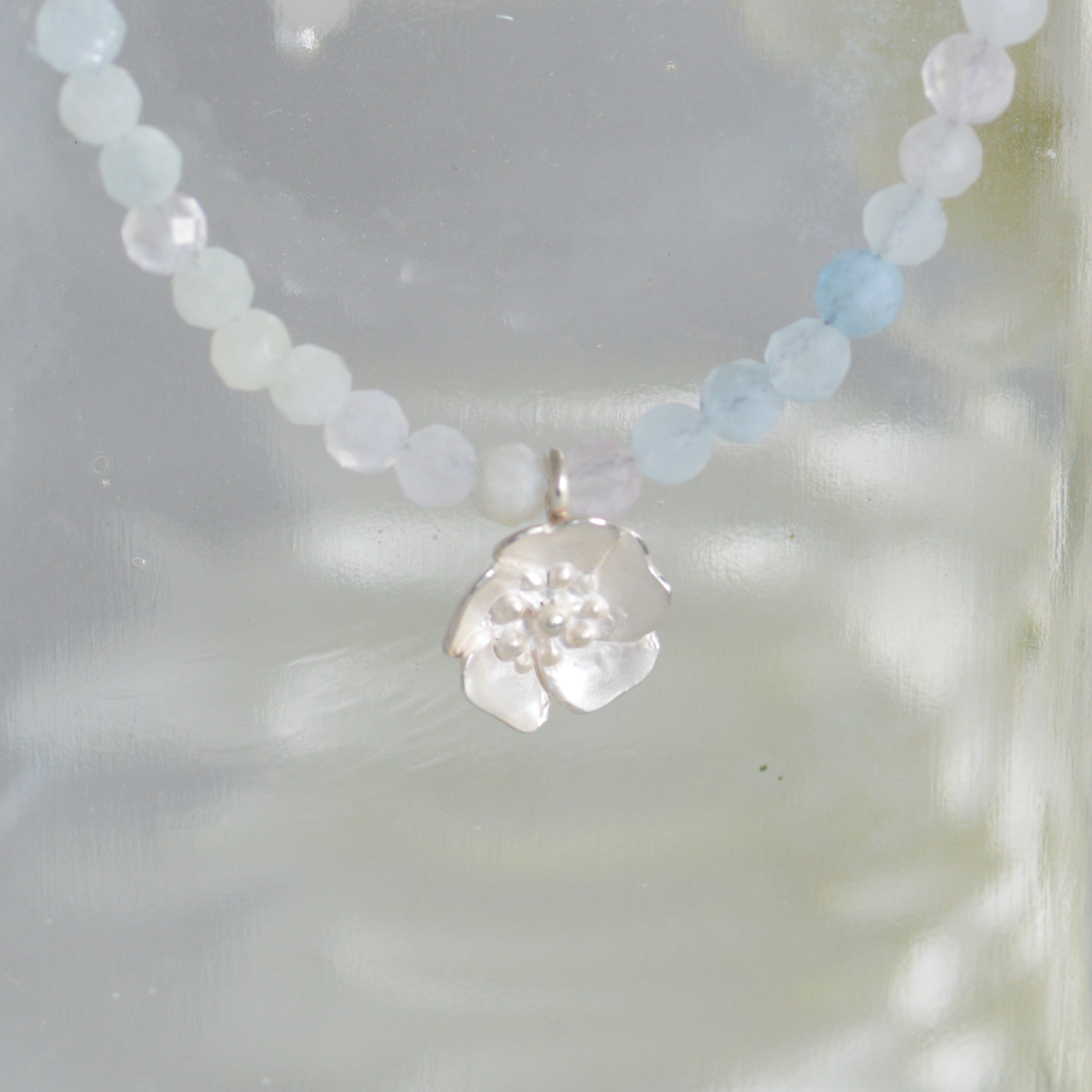 ノイバラのブレスレット・ベリルミックス