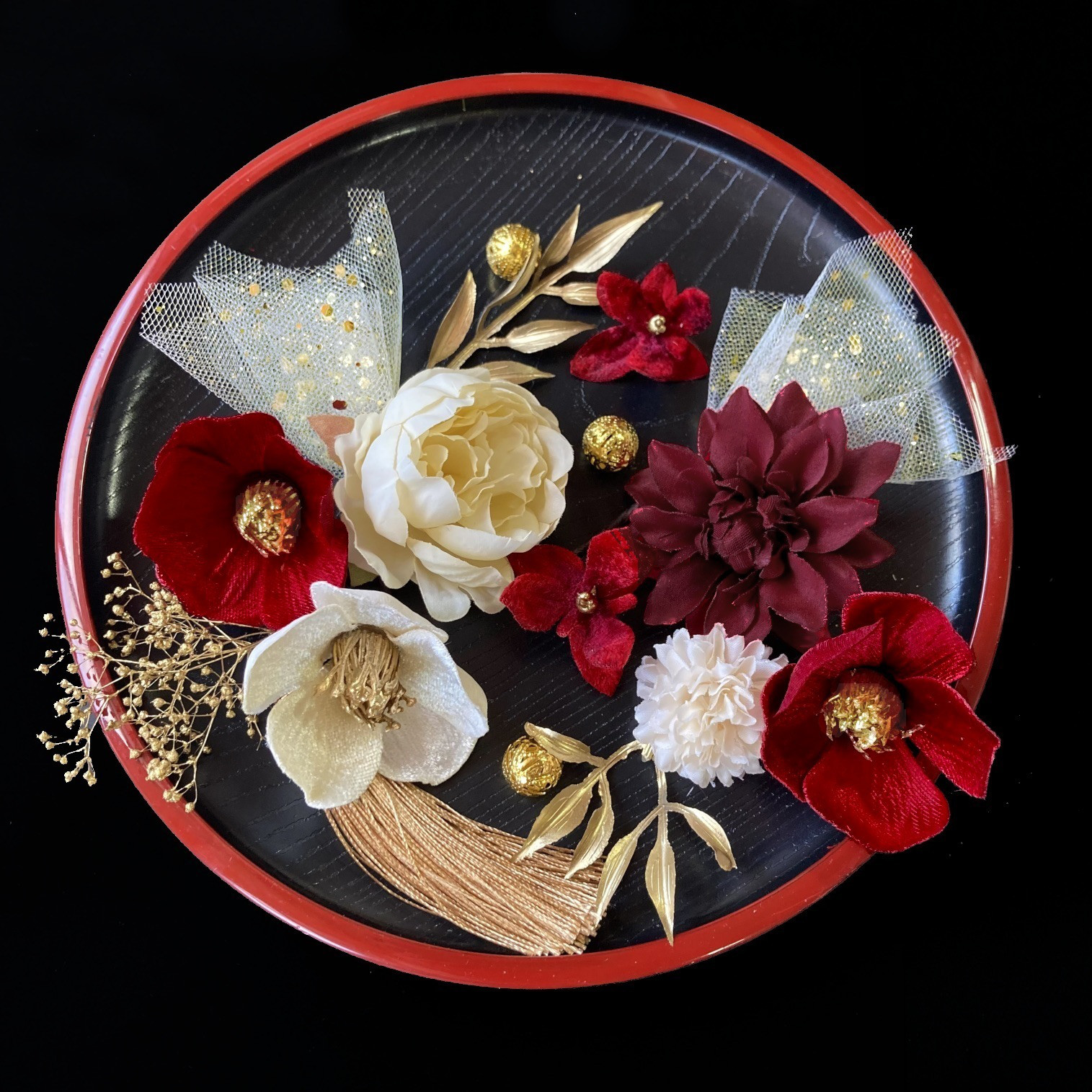 紅白とゴールド しっとり椿 髪飾り 選べるタッセルとリボン・チュール 着物 結婚式 成人式