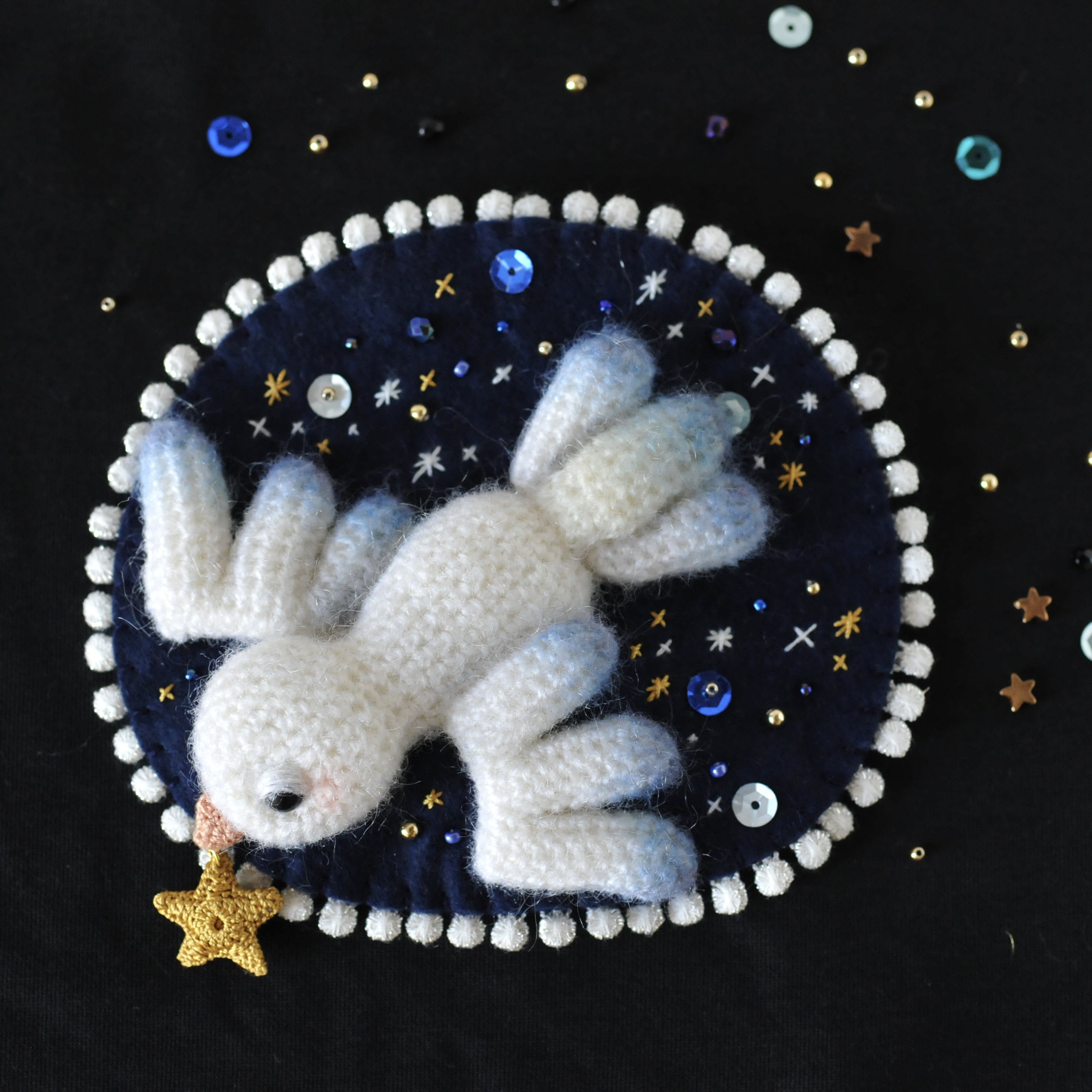 聖なる夜に / 小鳥のブローチ