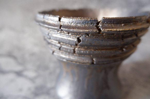 4.5号燻し金彩裂紋鉢361　塊根植物　多肉植物　アガベ　盆栽　植木鉢　作家鉢　鉢皿　沖縄 2枚目の画像