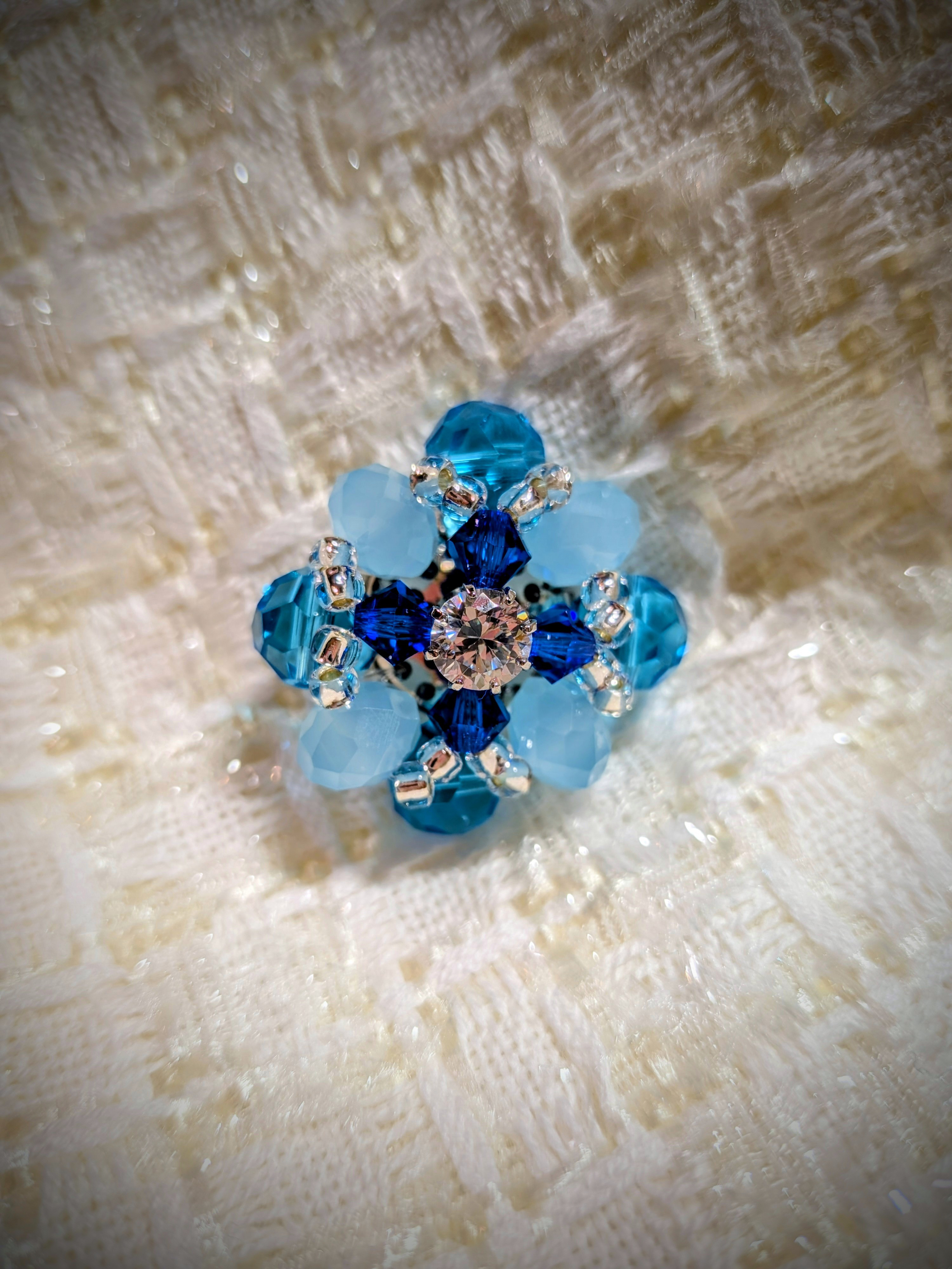 定番編みピンブローチ（コバルトブルー）No.1