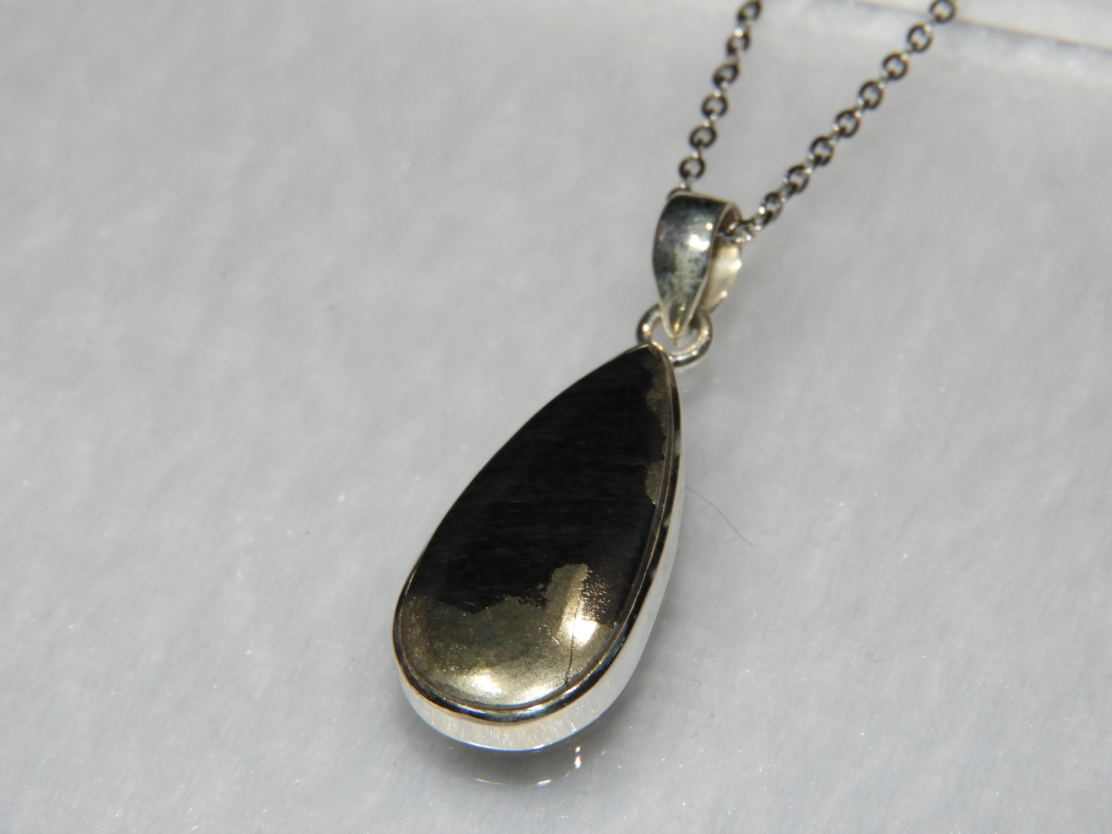 希少石シリーズ！ヒーラーズゴールドのシルバー９２５ペンダントトップ！ 天然石　１