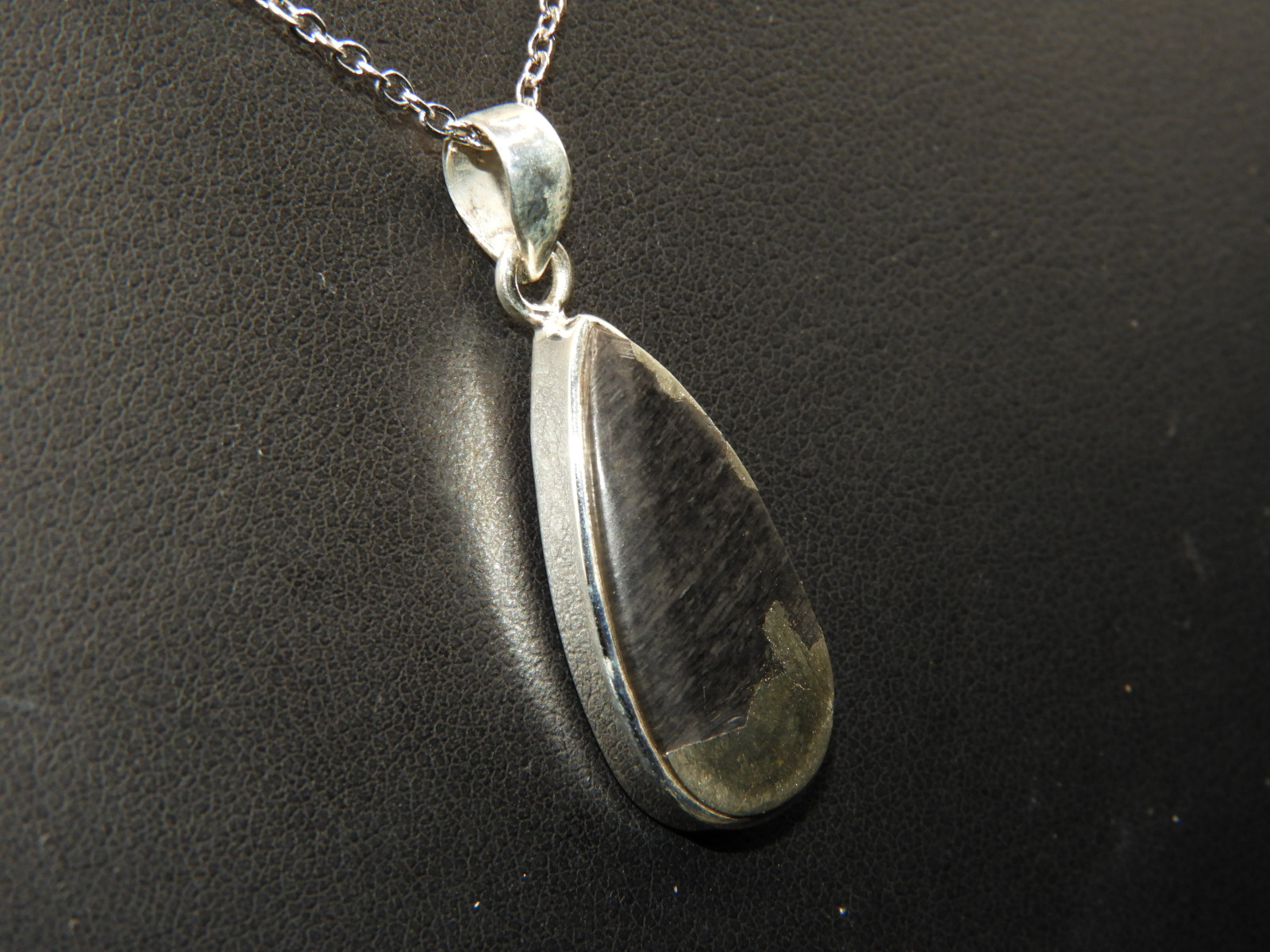 希少石シリーズ！ヒーラーズゴールドのシルバー９２５ペンダントトップ！ 天然石　１