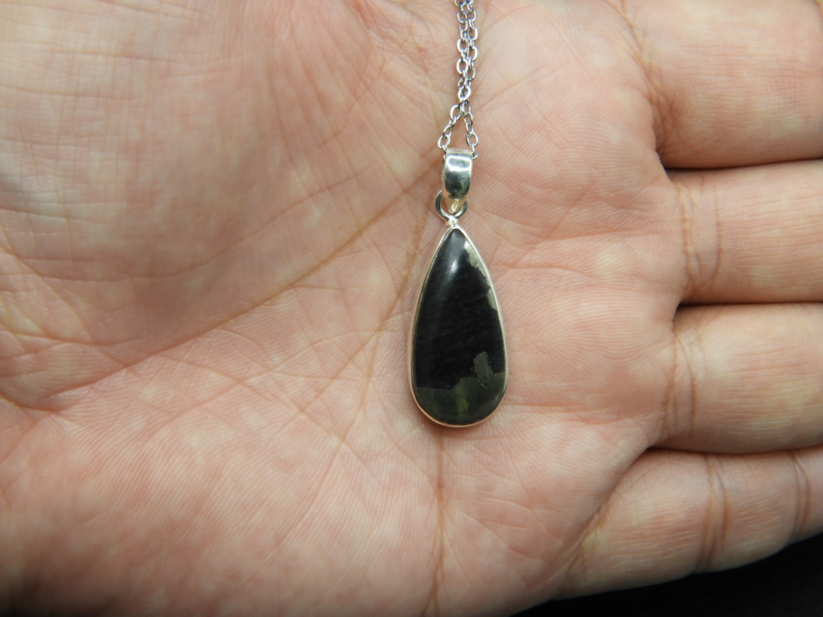 希少石シリーズ！ヒーラーズゴールドのシルバー９２５ペンダントトップ！ 天然石　１