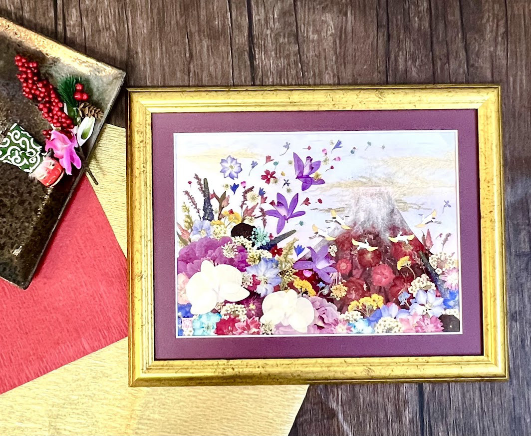 縁起の良い押し花額　お花が乱舞！5羽の鶴がはばたく赤富士アート07 15,000円