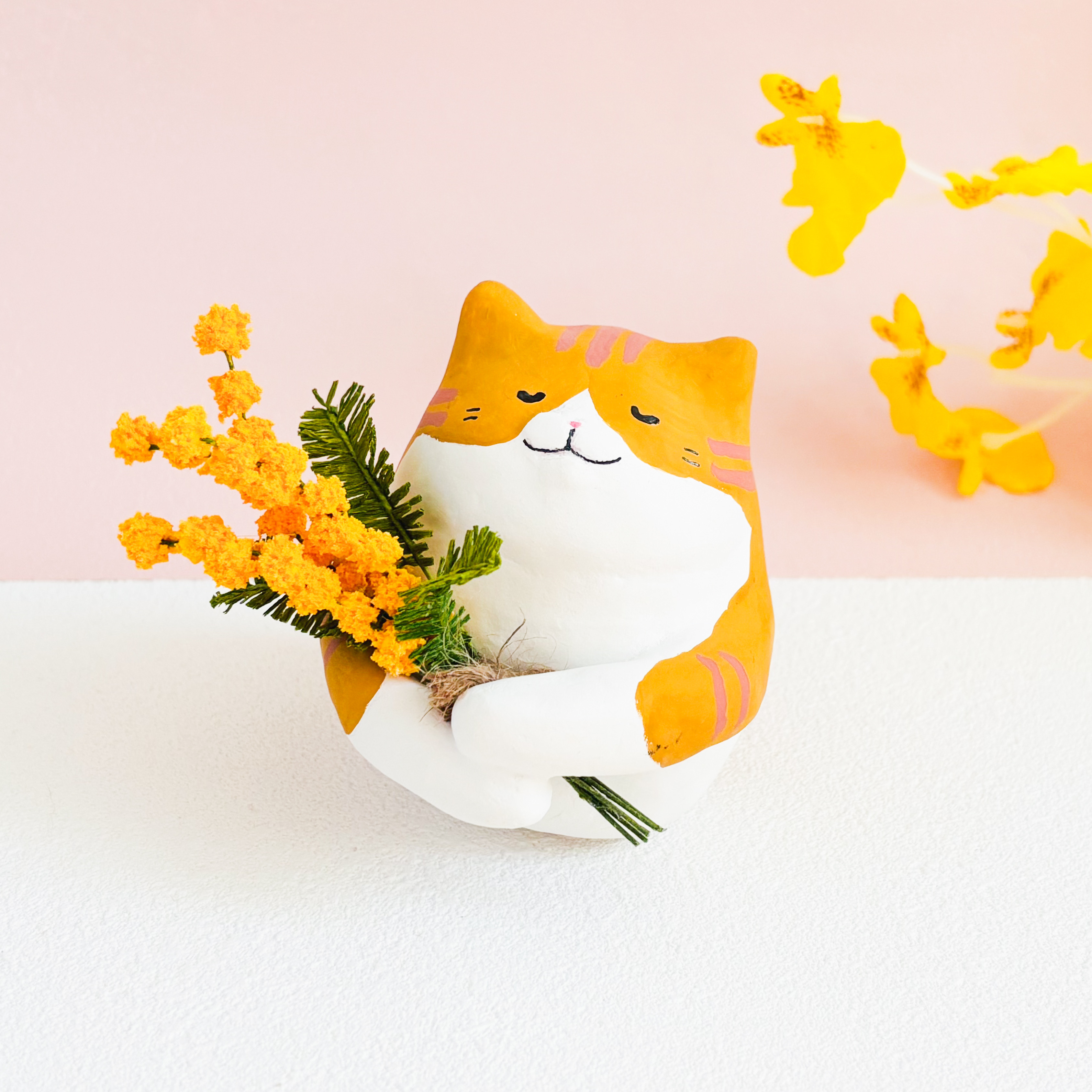 あなたのそばで、そっと見守るミモザと茶トラ猫さん｜ありがとうを届ける猫さんシリーズ｜猫の日2026 ミモザ