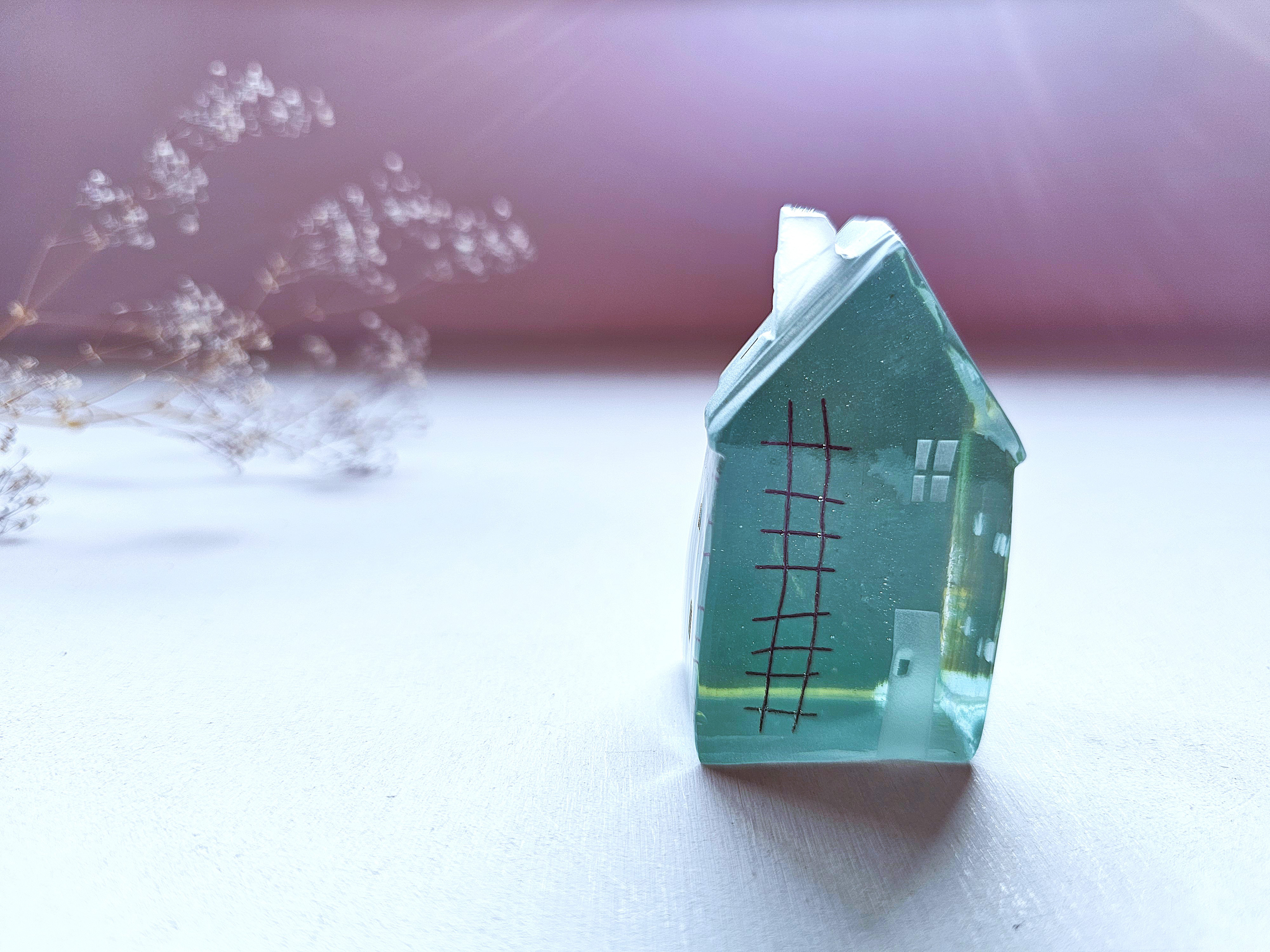 ガラスの家　置物　インテリア　クリームグリーン　梯子