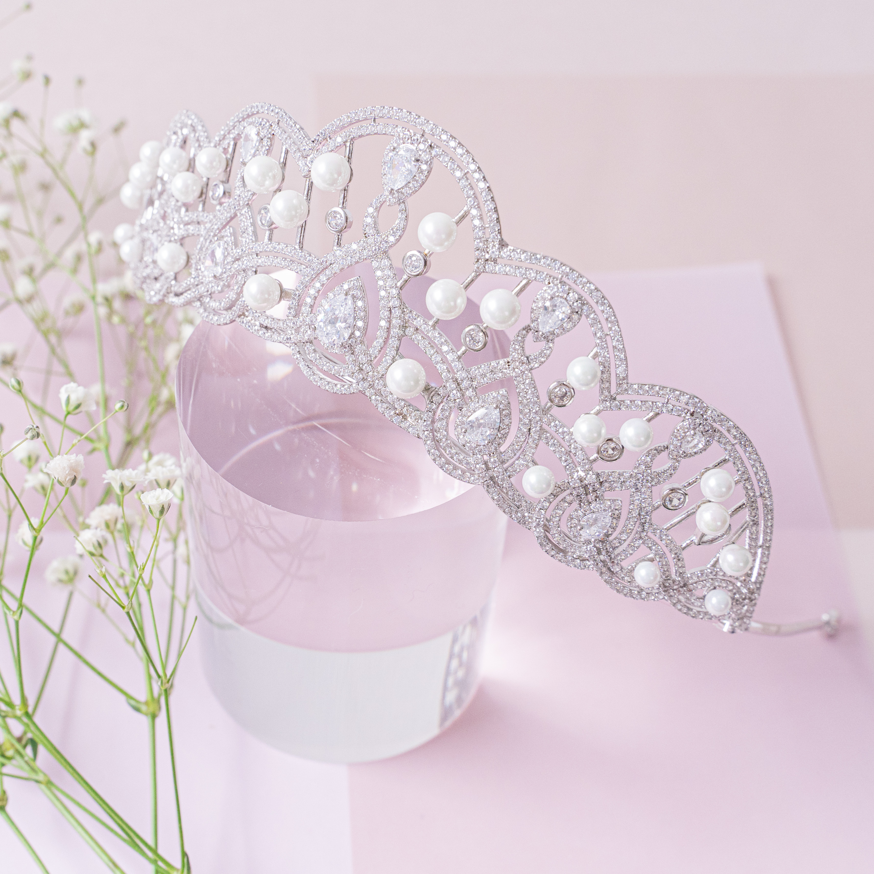 ◇送料無料◇Perle Couronne ティアラ-ペルル クロンヌティアラ-パールが描く、気品ある小さな王冠