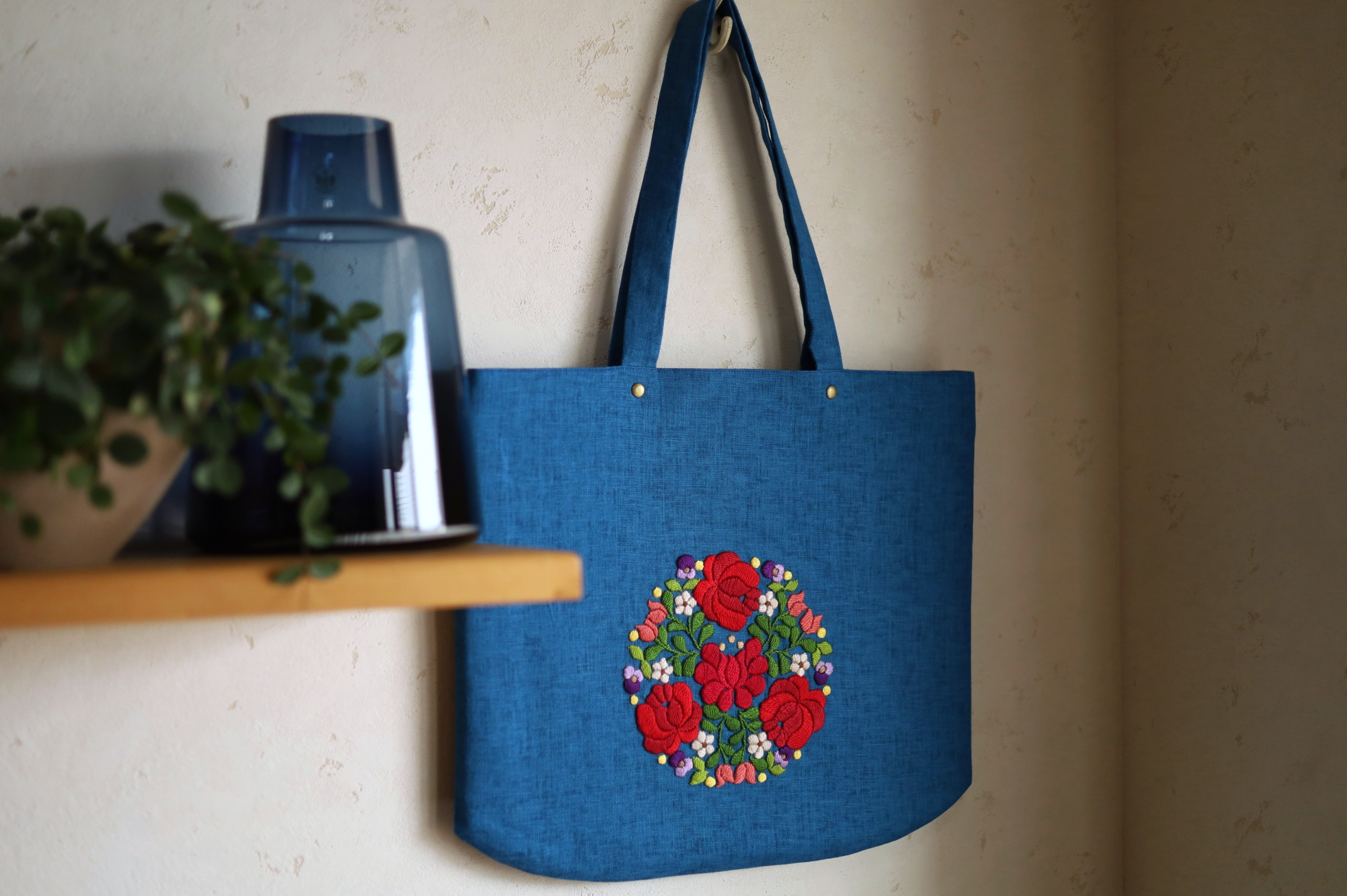 ブルーリネン　花刺繍トートバッグ