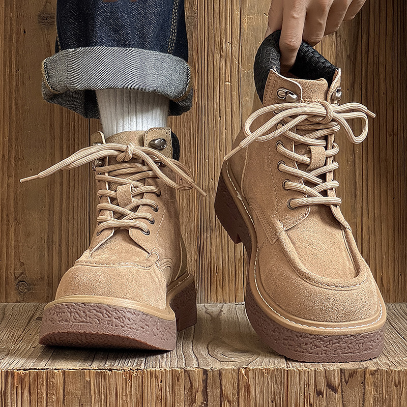 ホワイトマーチンブーツ男2026新型秋の英国風厚底増高ショートブーツ高級感カップル用ワークブーツ