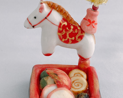 ハート模様の馬(2025年干支)磁器置物 ハート模様の馬(2025年干支)磁器置物