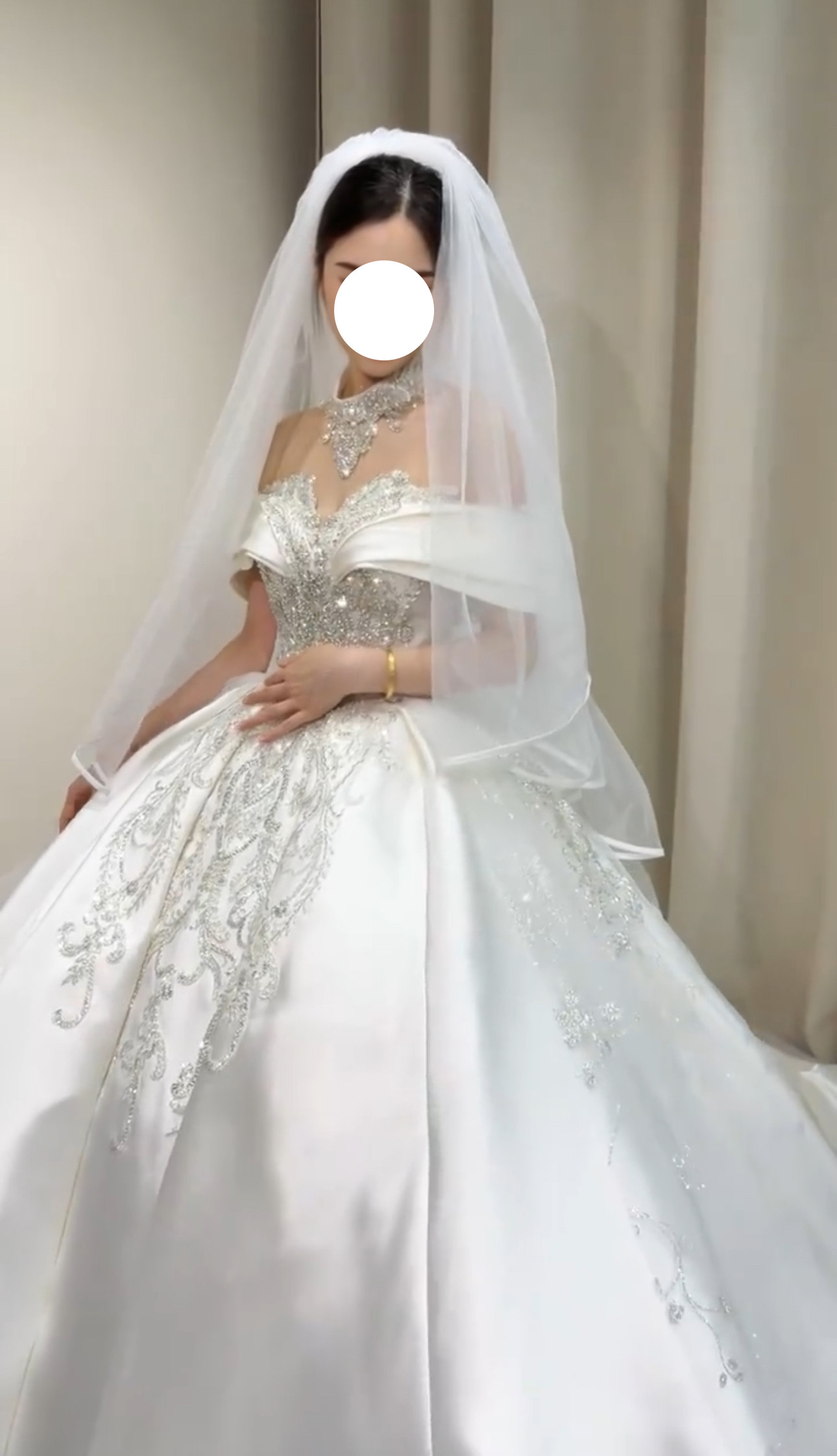 新作お勧め　ネックレス　オフショルダー　二の腕カバー　オフホワイト　ウェディング　レーススカート　ギャザー　編み上げ花嫁